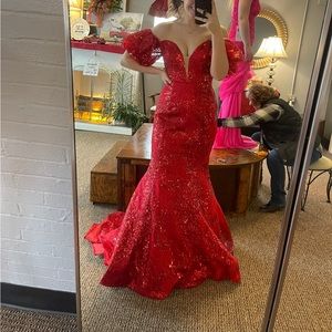 RED Sherri Hill Size 4.